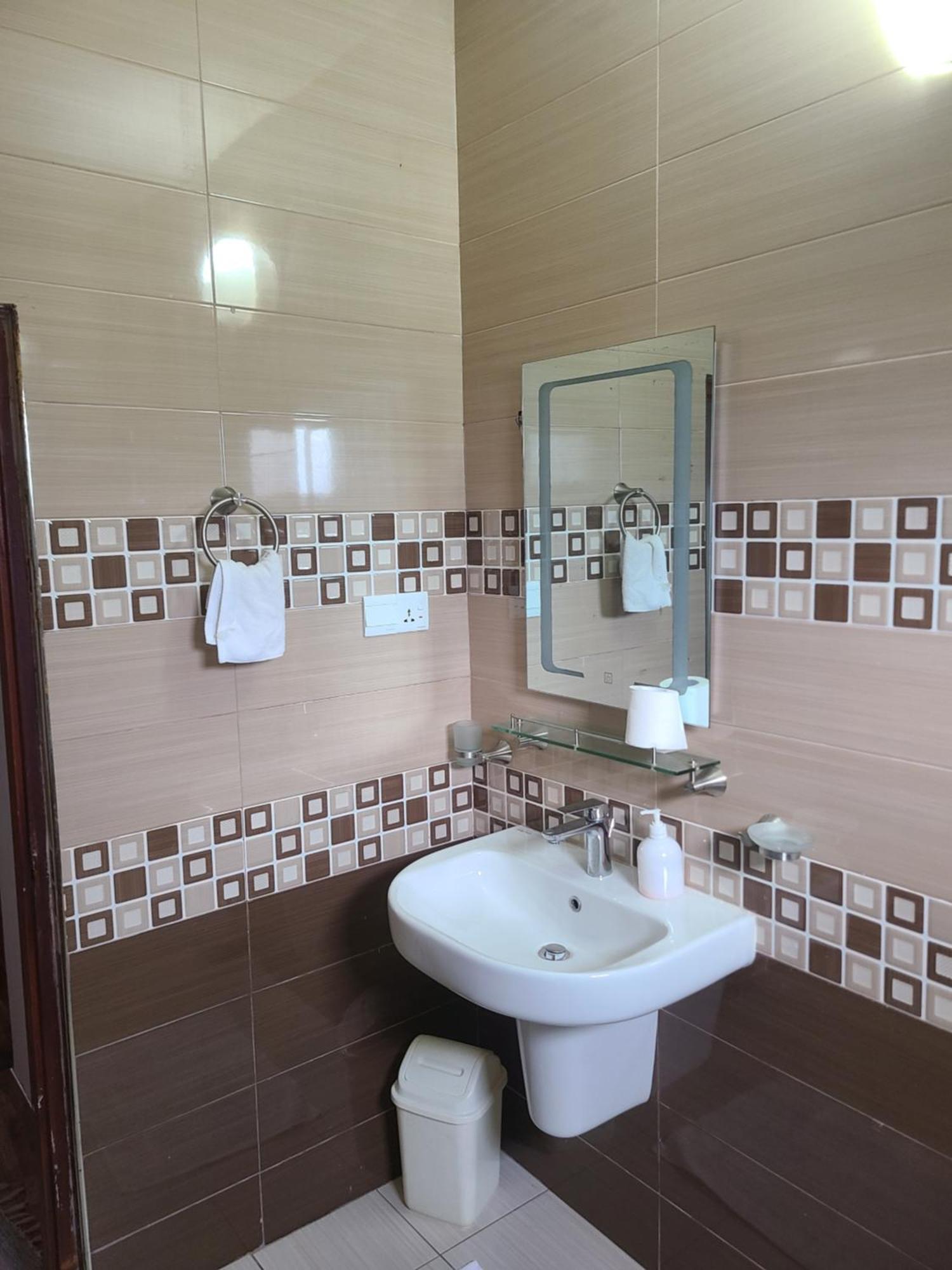 Gg Lodge Мириса Екстериор снимка